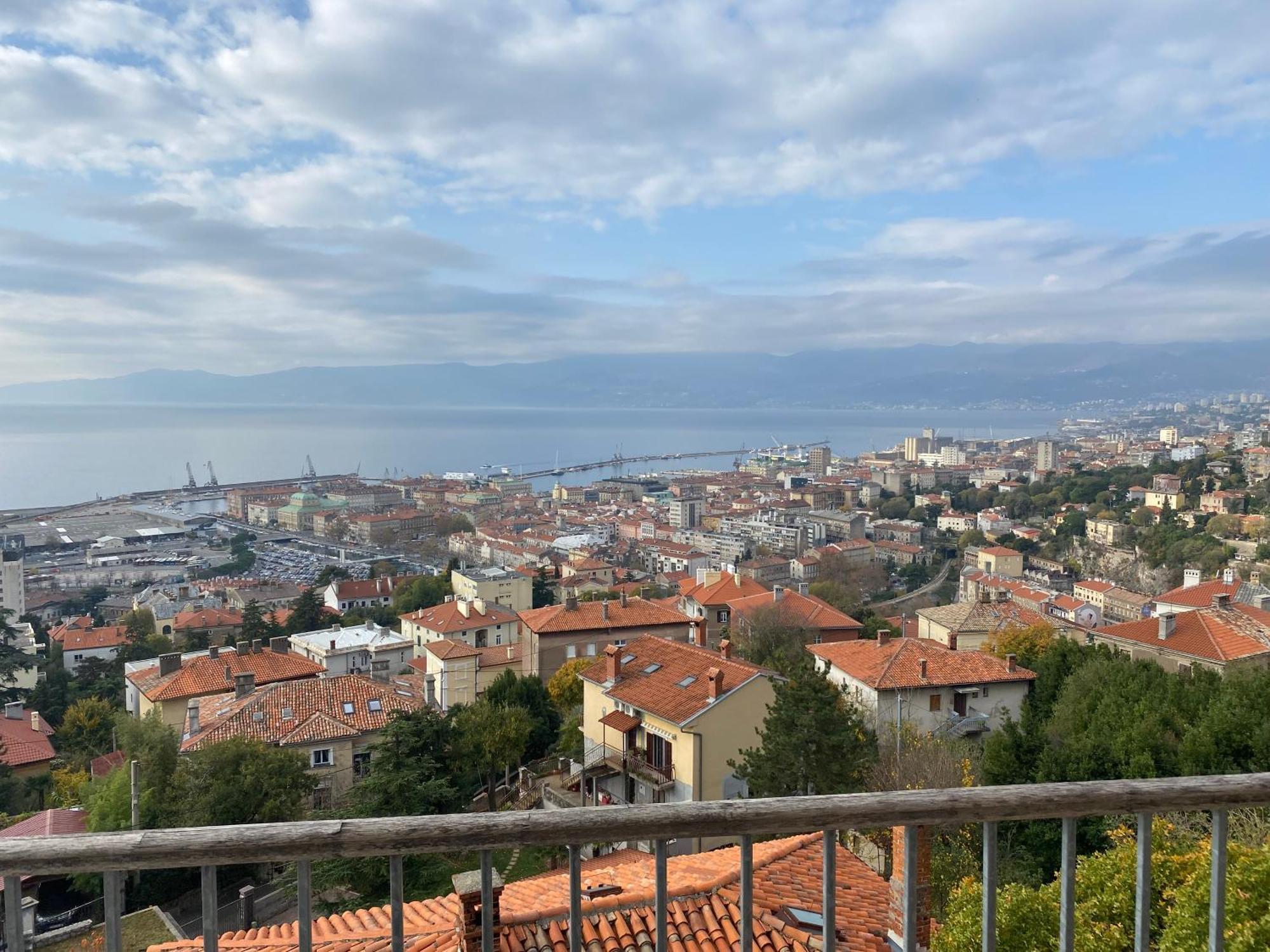 Nona's View With Balcony Apartment *